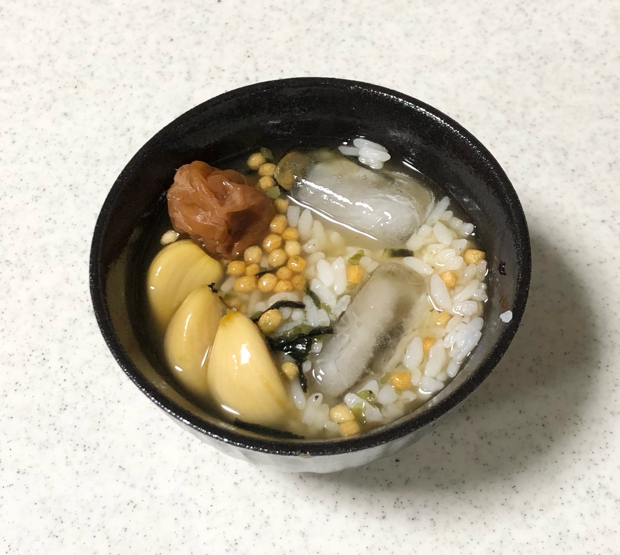 簡単⭐にんにくと梅干し入り冷やし茶漬け