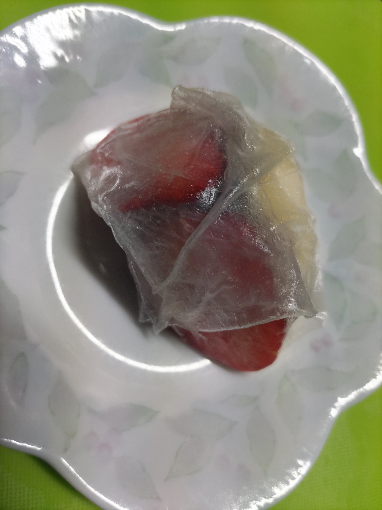 苺とあんことバニラアイスのライスペーパー包み