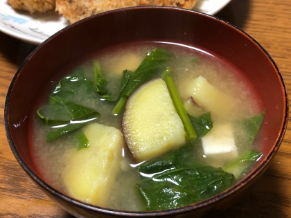 さつま芋・豆腐・小松菜の味噌汁