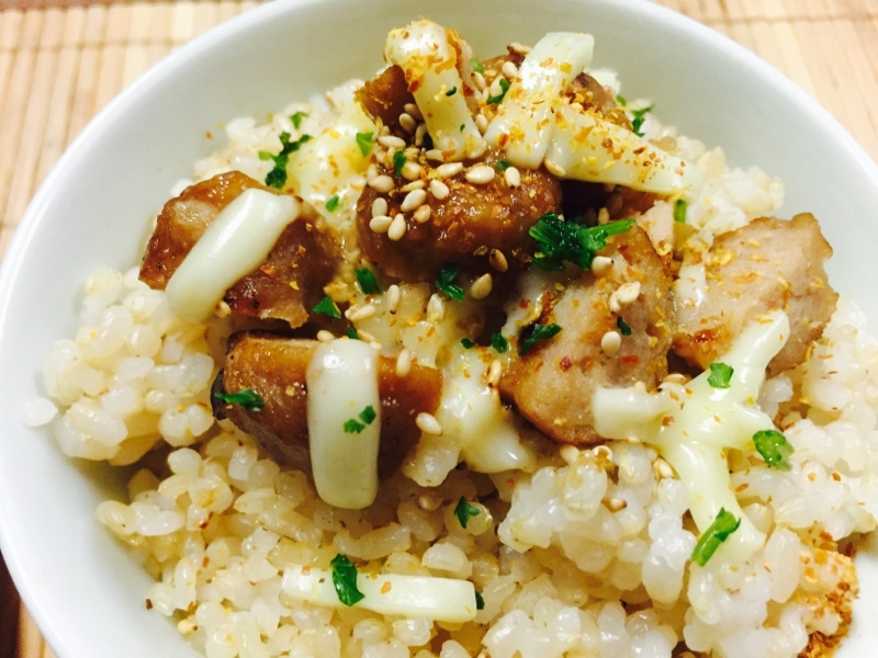 市販品アレンジ！鶏つくねチーズ丼