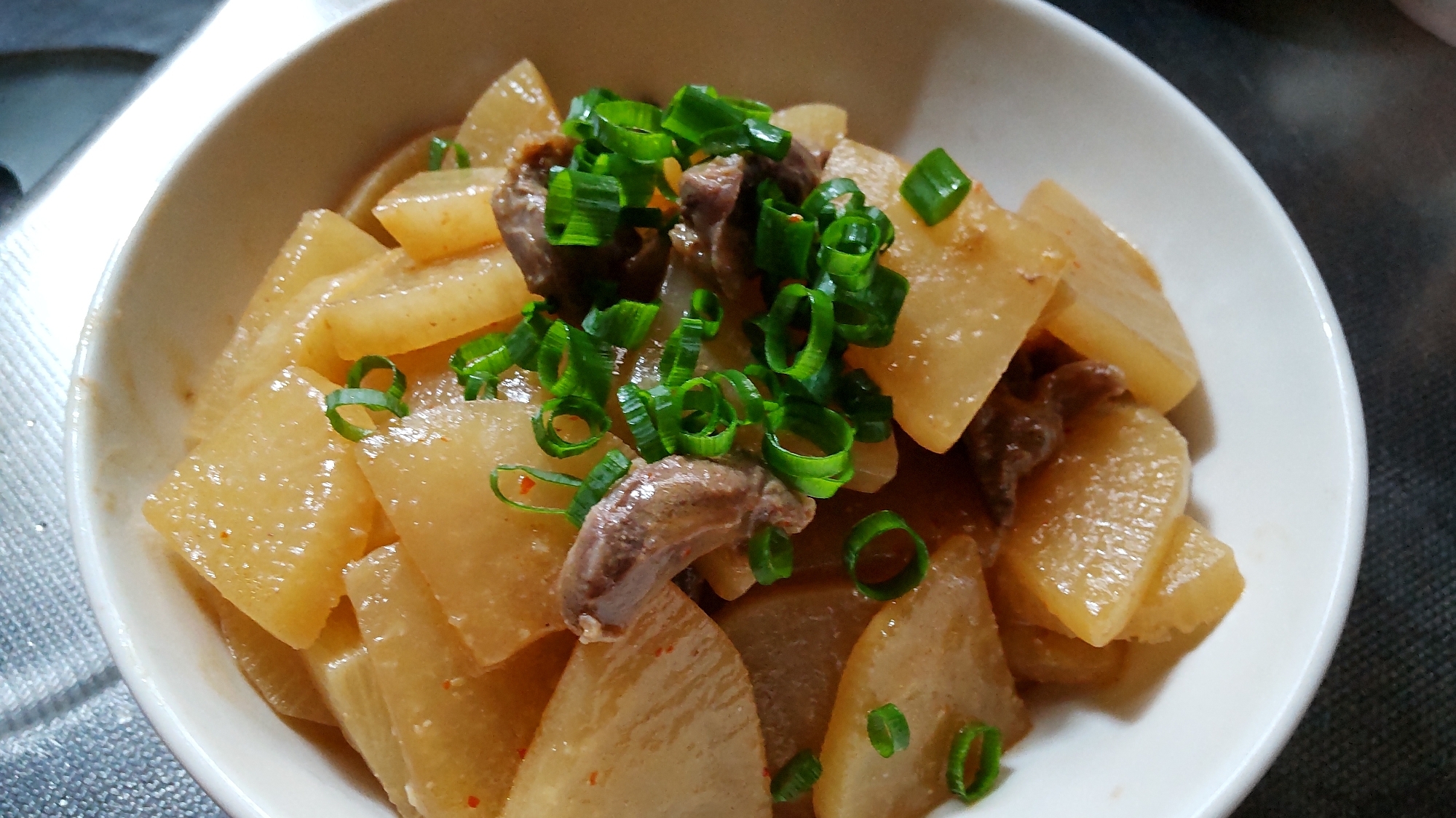 豚さがり肉と大根の味噌煮