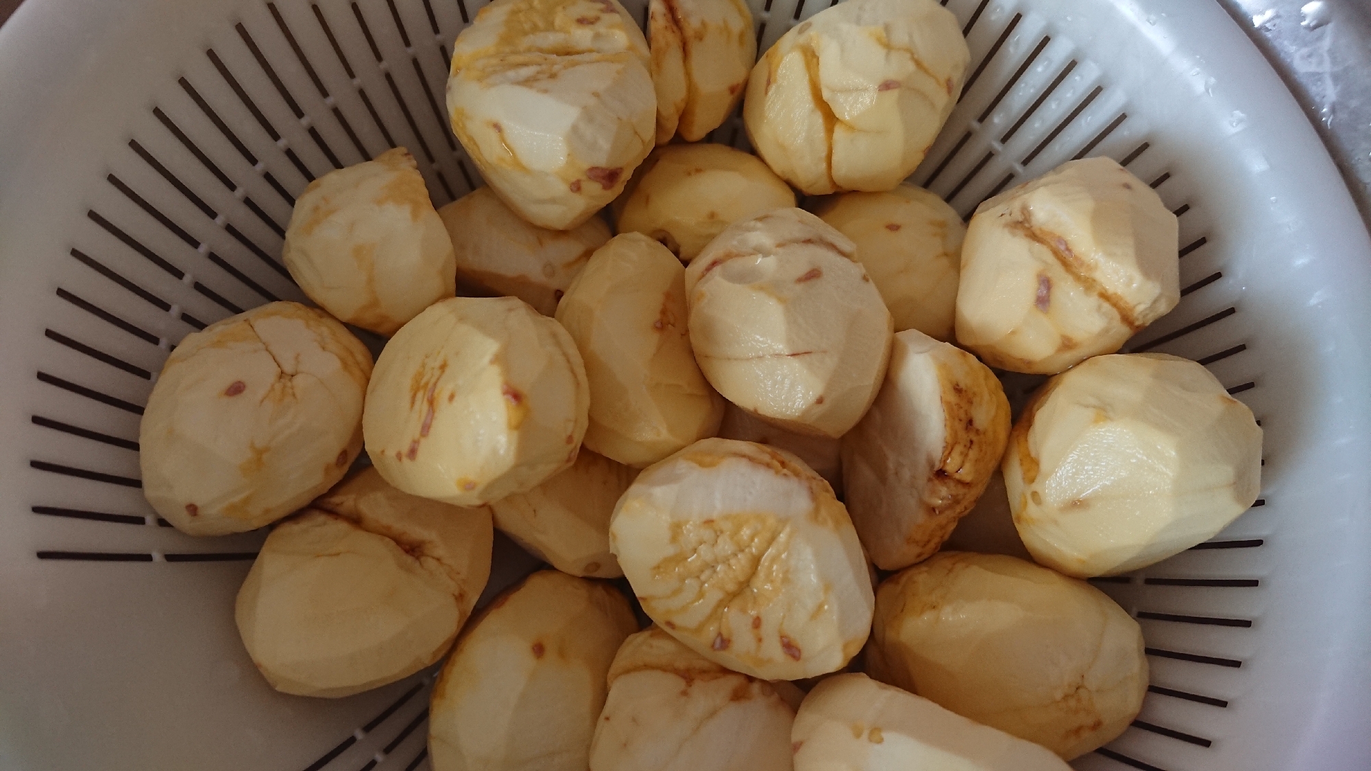 生栗 皮のむき方 ピーラー使用で簡単に レシピ 作り方 By エドワード 楽天レシピ 生栗 皮のむき方 ピーラー使用で簡単に レシピ 作り方 By エドワード 楽天レシピ