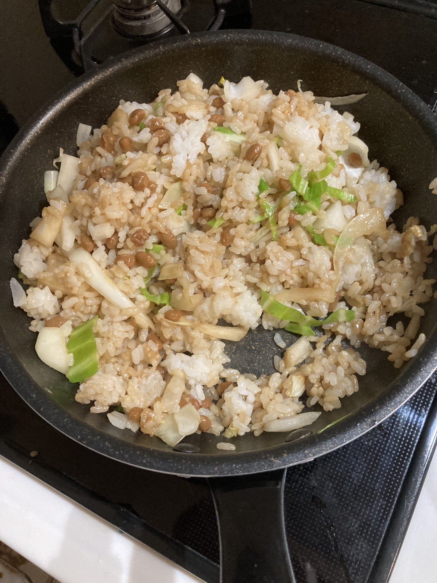 レタスと玉ねぎ納豆チャーハン