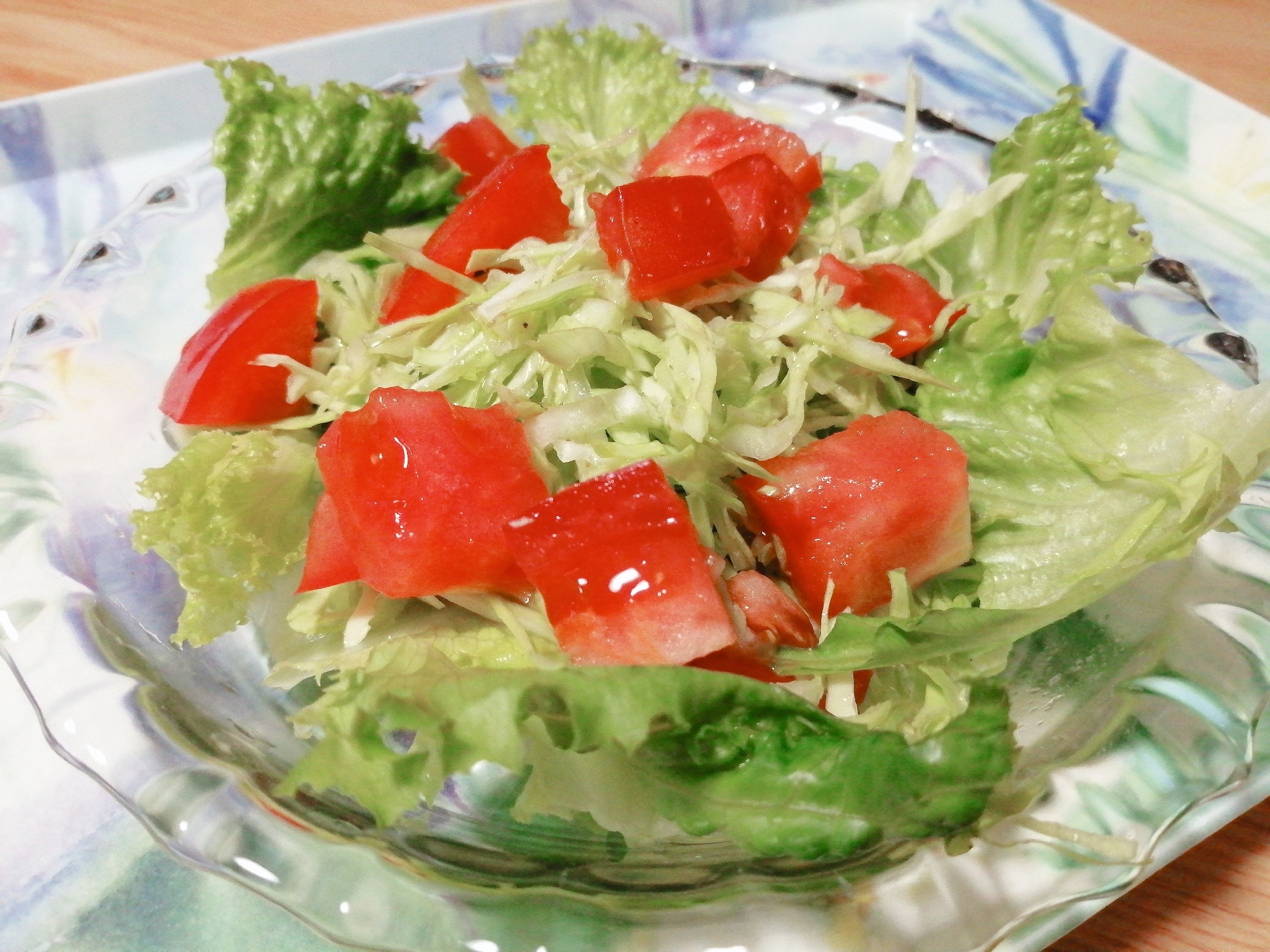 キャベツとグリーンカールとトマトのサラダ