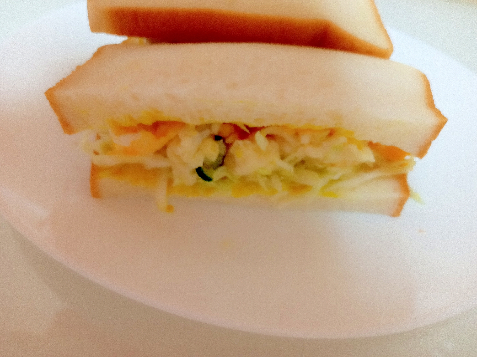 ポテサラとスクランブルエッグのサンドイッチ