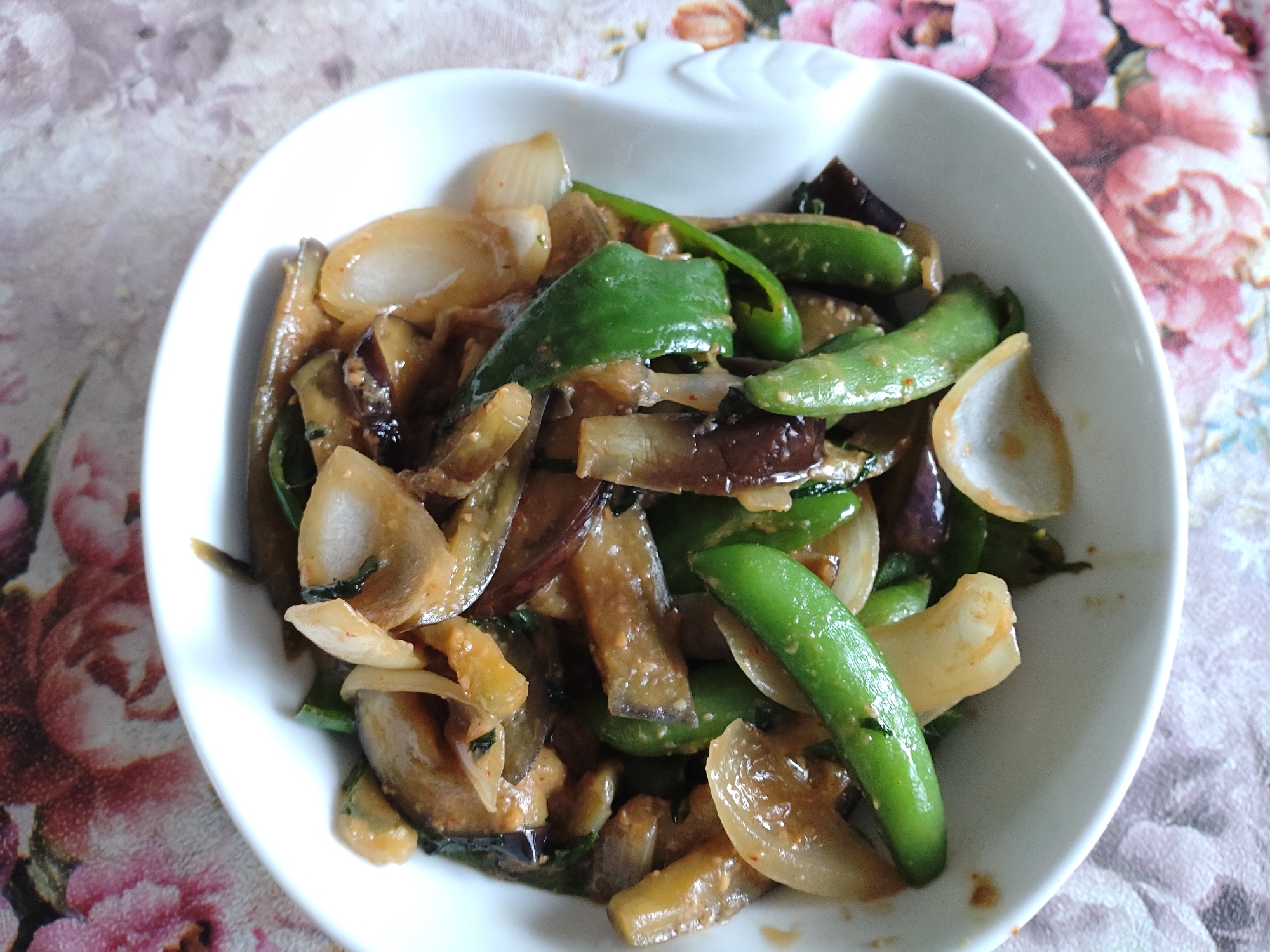 さやえんどうと茄子の味噌炒め