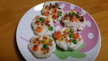 明日のお弁当にと作りました。が、息子くんがつまみ食い！！「俺いいわこれ」と絶賛してくれました。見た目も可愛くて、目にも美味しいですね。