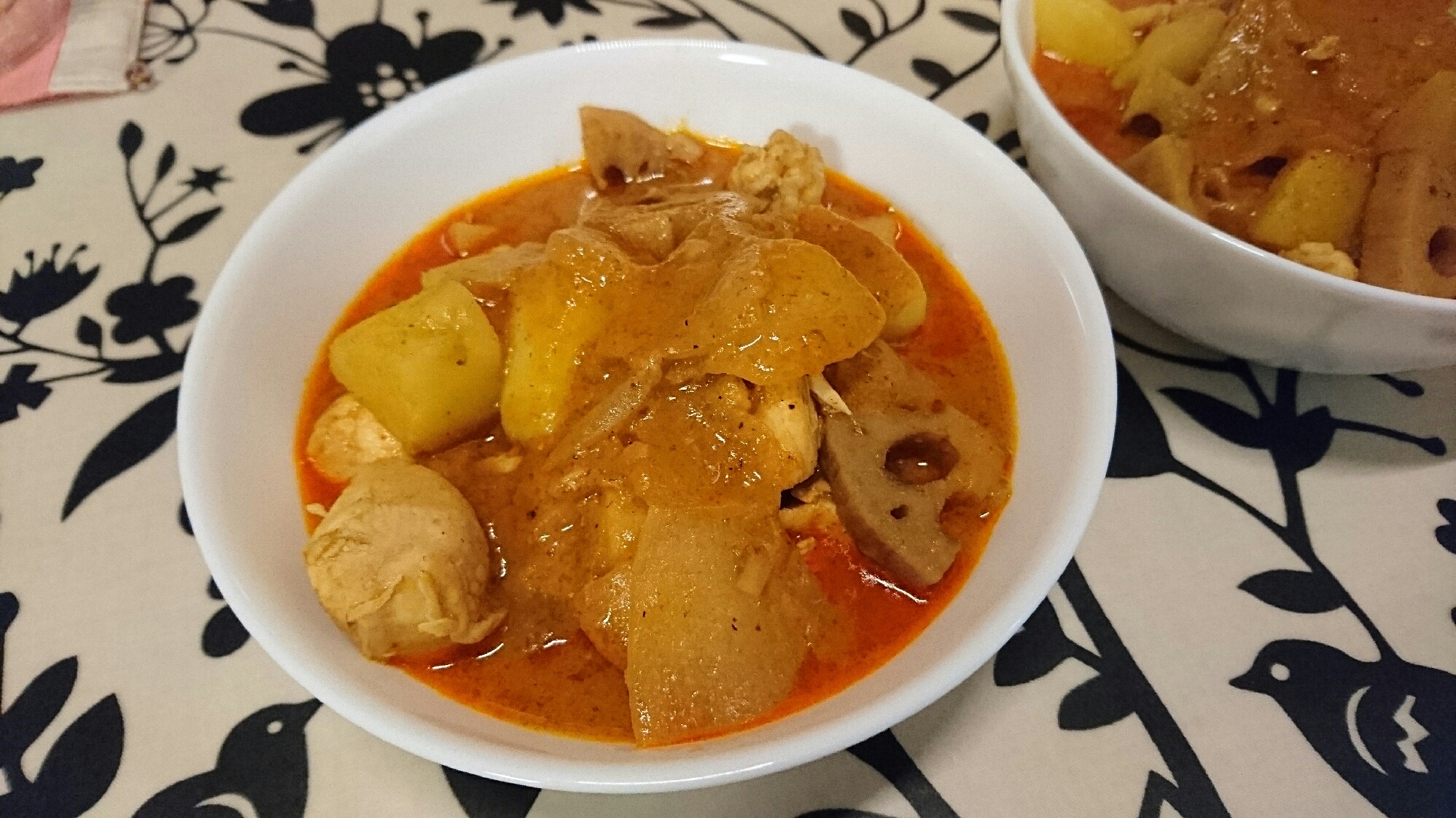 鶏肉とジャガイモ、蓮根のマッサマンカレー