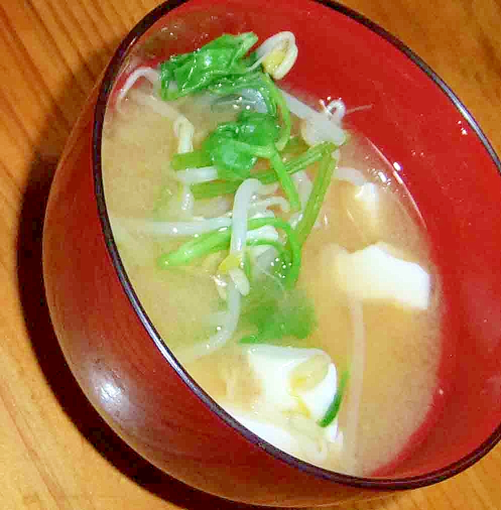 モヤシとお豆腐と芹のお味噌汁