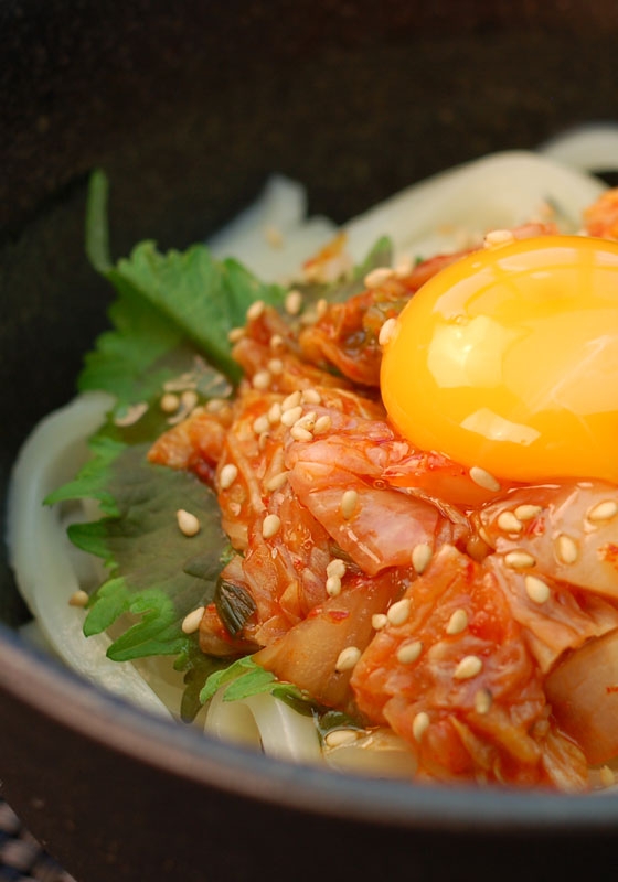 大人気の釜玉うどんのアレンジ キムチ釜玉うどん レシピ 作り方 By 楽天出店店舗 さぬきうどんの亀城庵 楽天レシピ