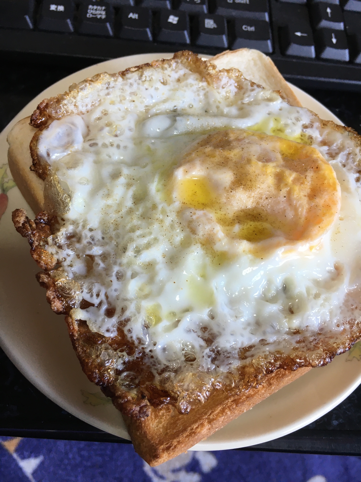 塩昆布チーズ目玉焼きトースト