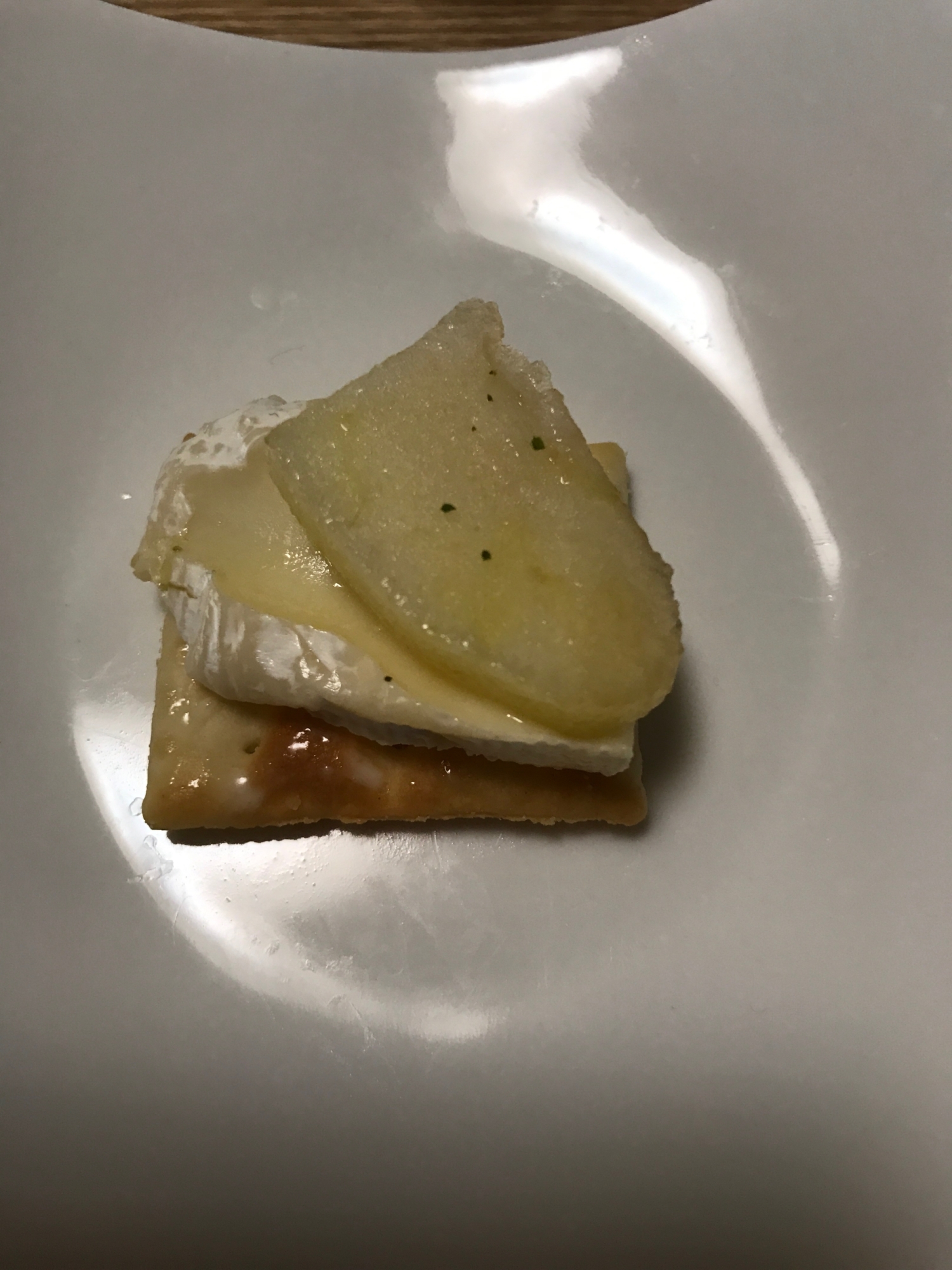 カマンベールチーズとりんごのカナッペ