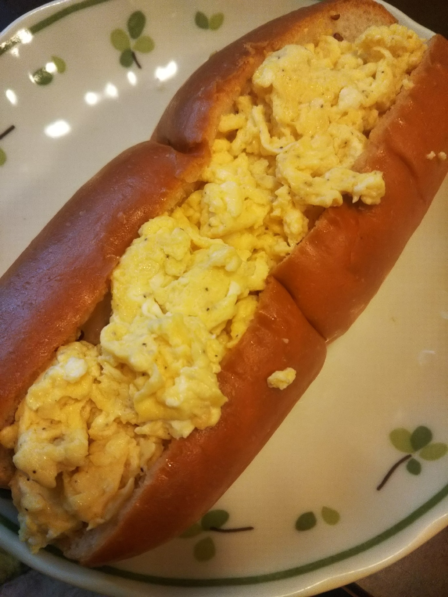 スクランブルエッグのホットドッグロールパン レシピ・作り方 by とうすけ｜楽天レシピ