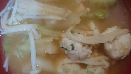 キムチの素、常備品なので、有り合わせのお野菜と肉団子で作りました(^^)
梅雨入りして寒くなり温かいものを食べたい時であっという間になくなりました(笑)