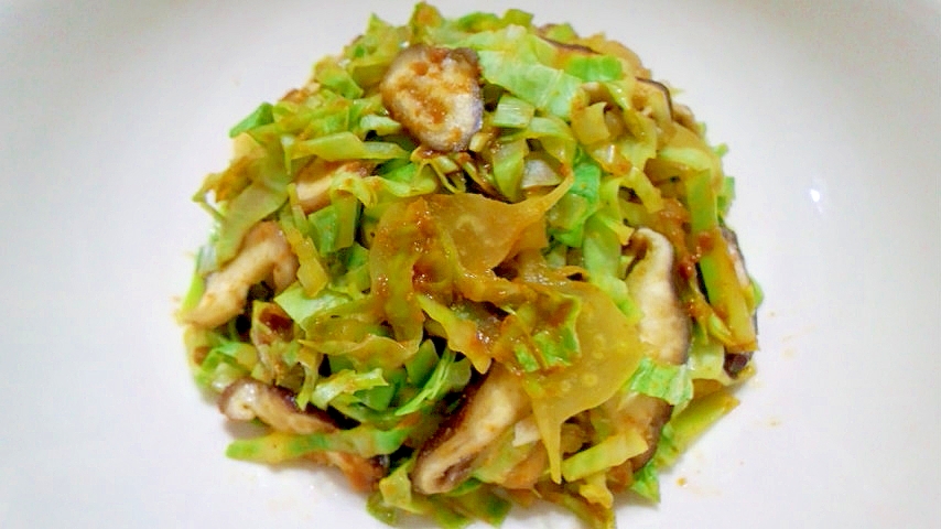 椎茸とキャベツのカレーケチャップサラダ
