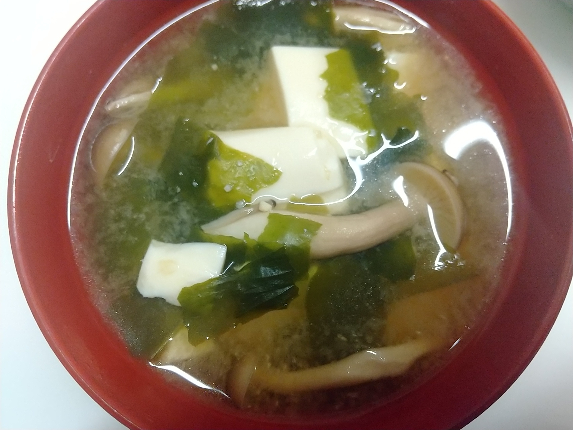 豆腐としめじの味噌汁