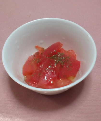 湯むきトマトのオリーブオイルと岩塩かけサラダ