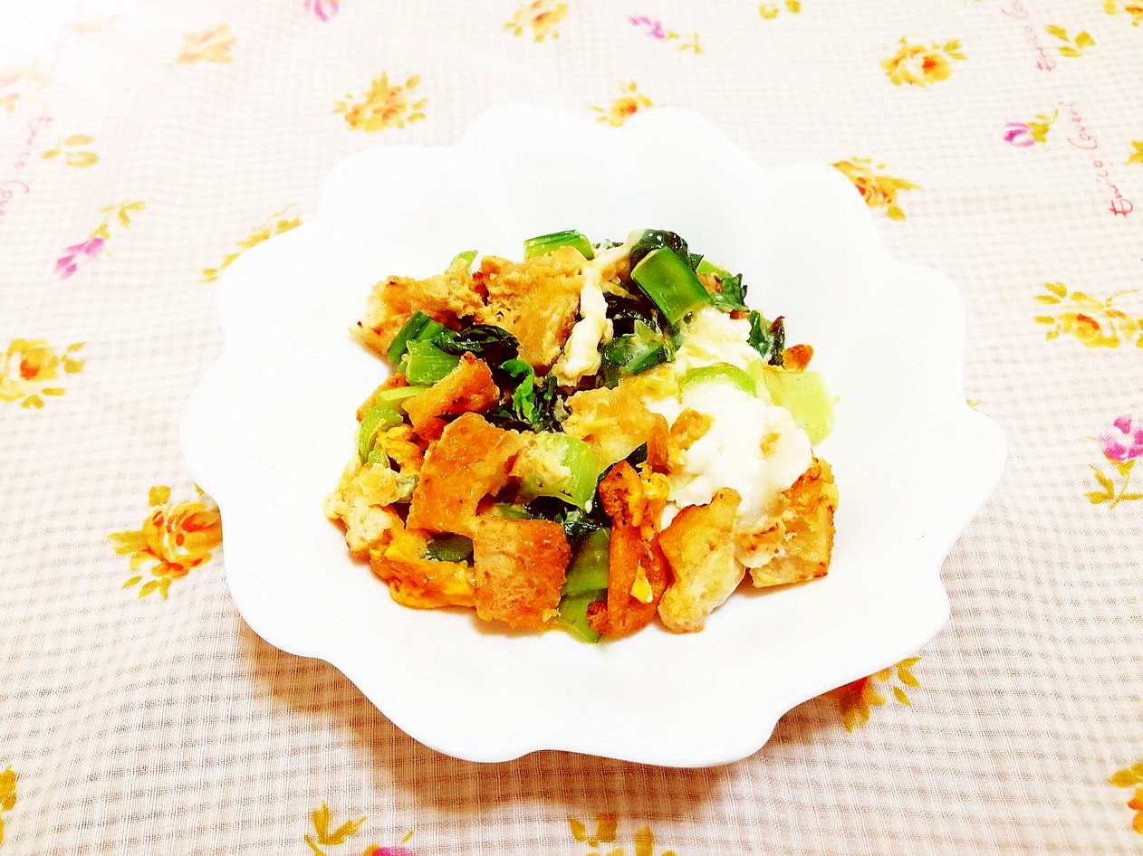 小松菜とパンの耳のスクランブルエッグ