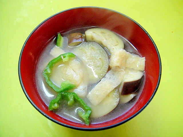 茄子とピーマン油揚げの味噌汁