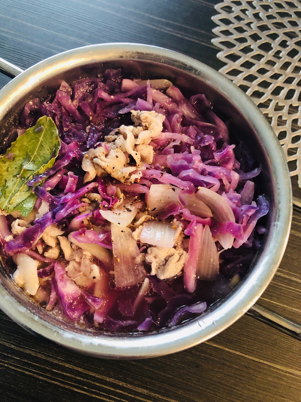 紫キャベツと豚肉のバルサミコ酢煮込み