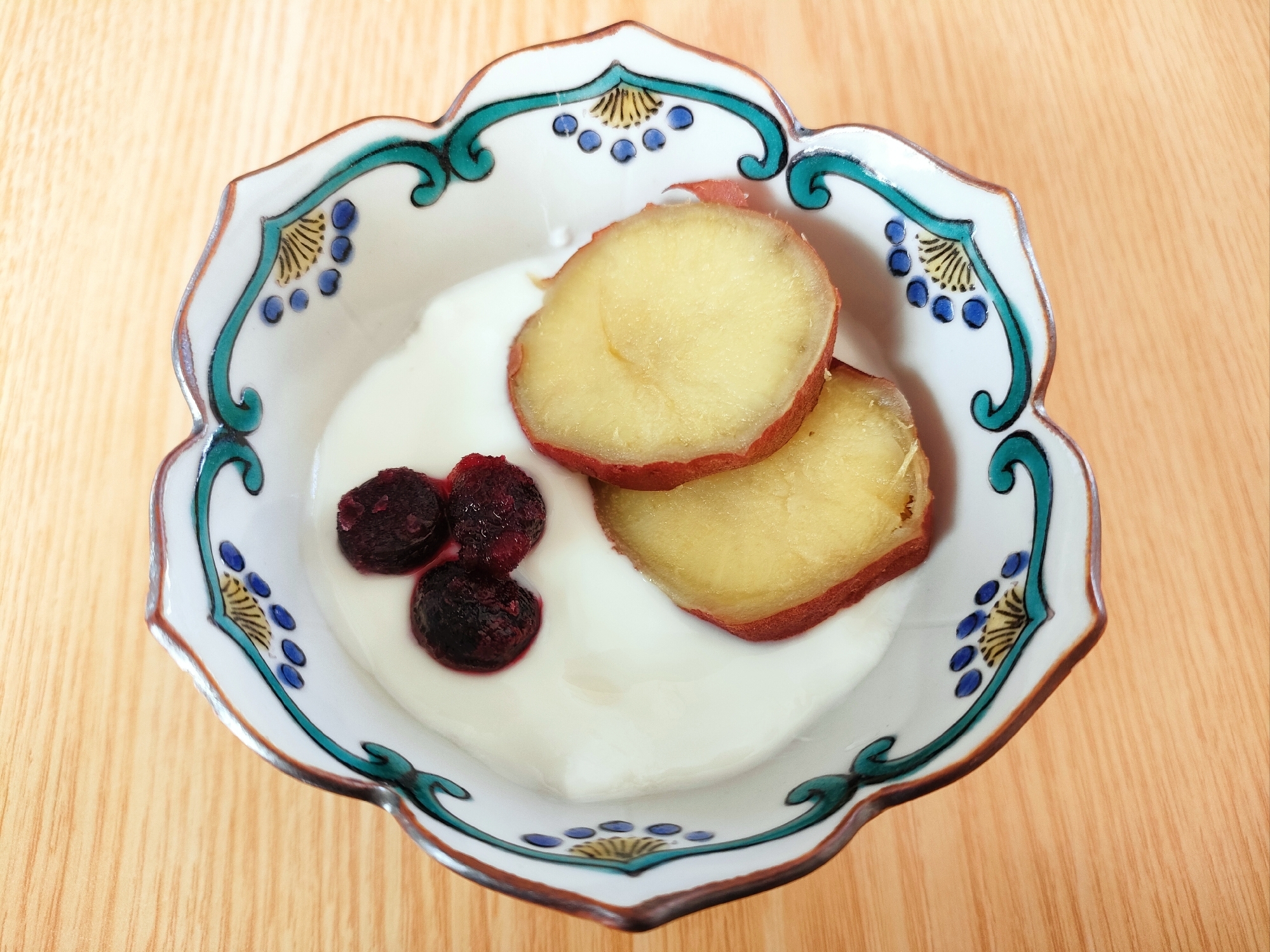 さつまいもとブルーベリーのヨーグルト