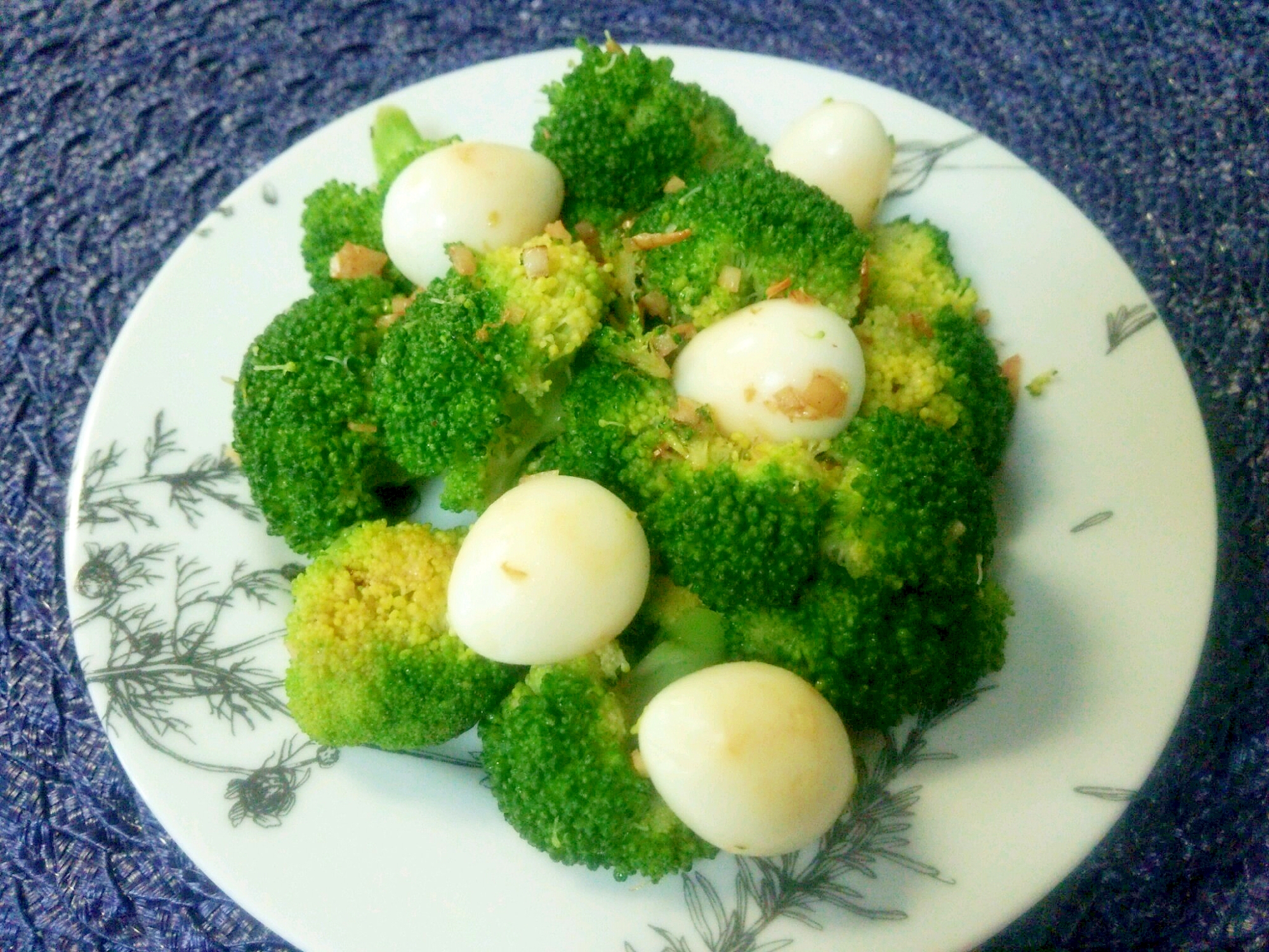 ブロッコリーとうずらの卵の炒め物
