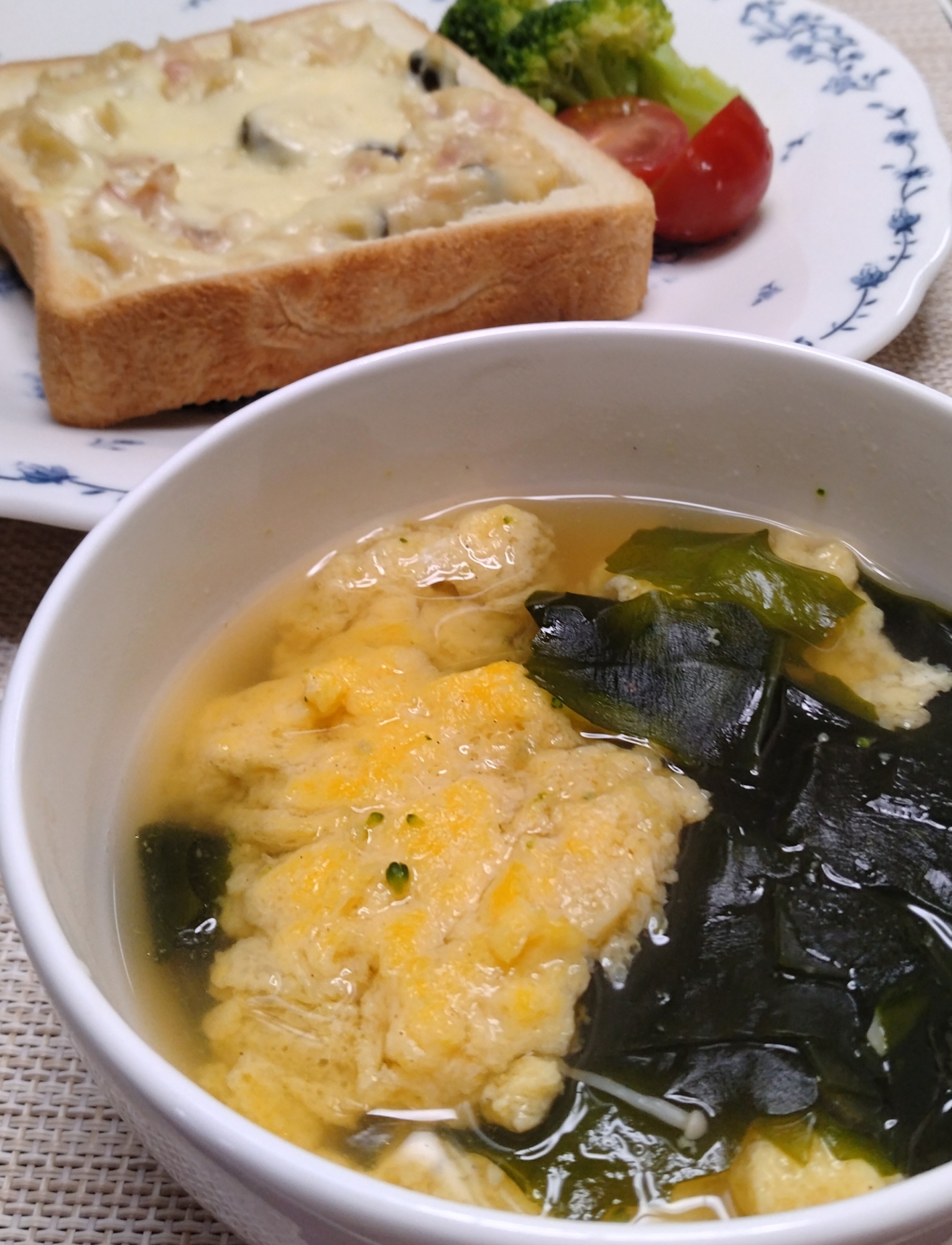 フワフワ卵のスープ（パングラタンのパンを使って）