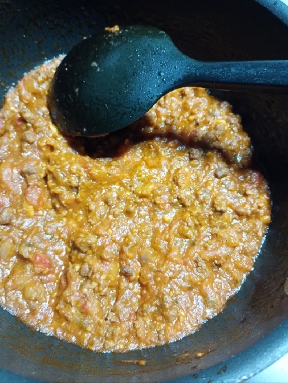 濃厚なミートソースパスタ