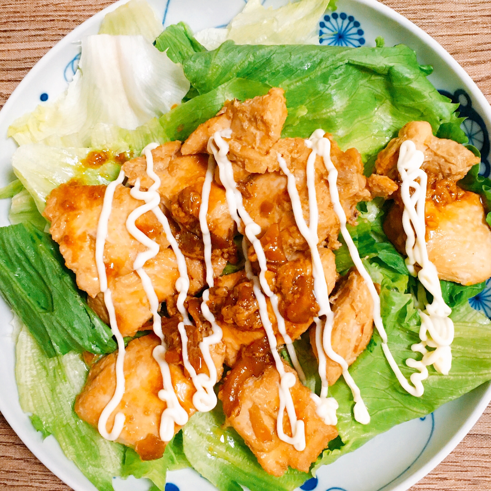 照り焼きチキンとレタスのサラダ