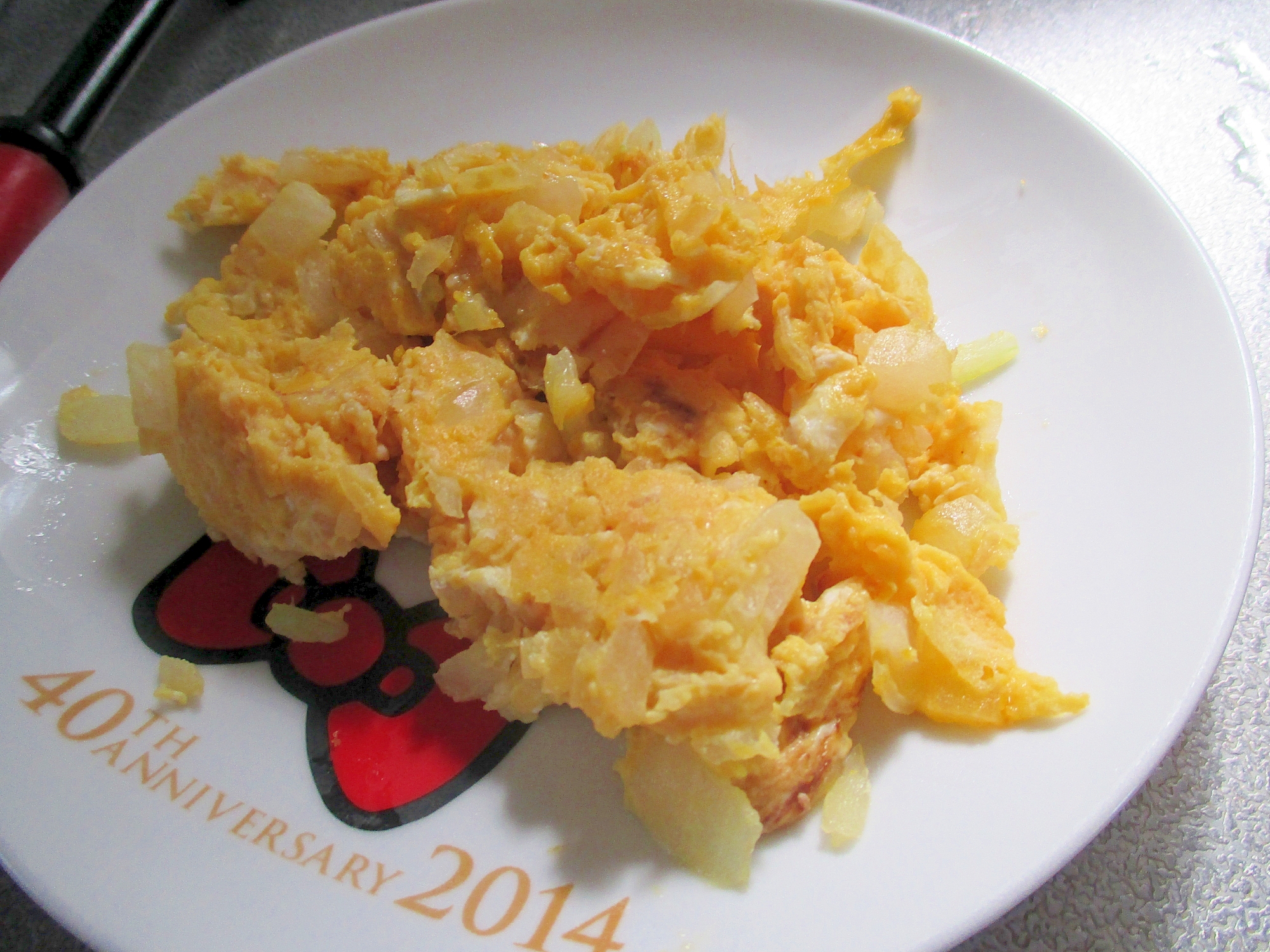 タマネギと卵のコンソメチーズ炒め
