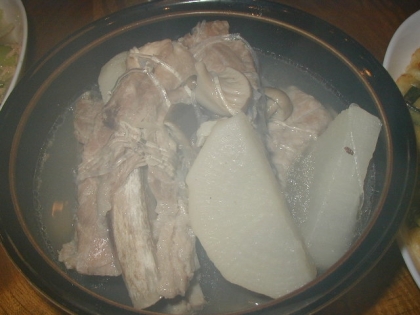 冬の熱々薬膳なべ肉骨茶(バクテー)