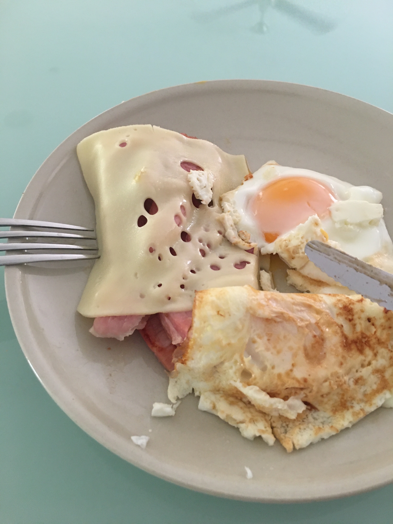 ハム、チーズと卵の朝食