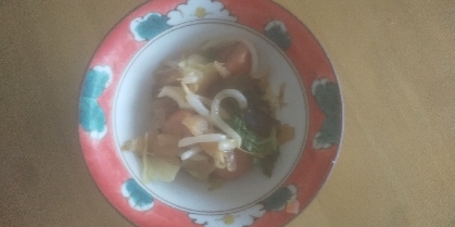 玉ねぎと魚肉ソーセージのソース炒め