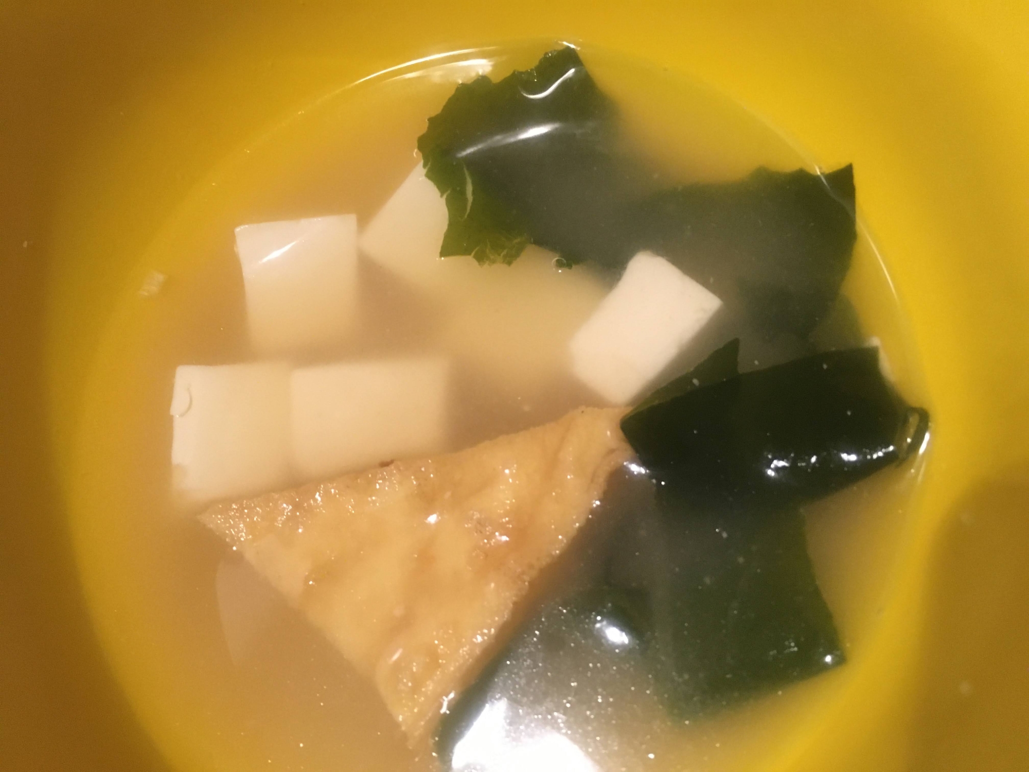 厚揚げ、豆腐、わかめの味噌汁