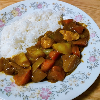 カレー美味しく頂きました(*^-^*)
具が大きめだと食べ応えがありますね〜♪