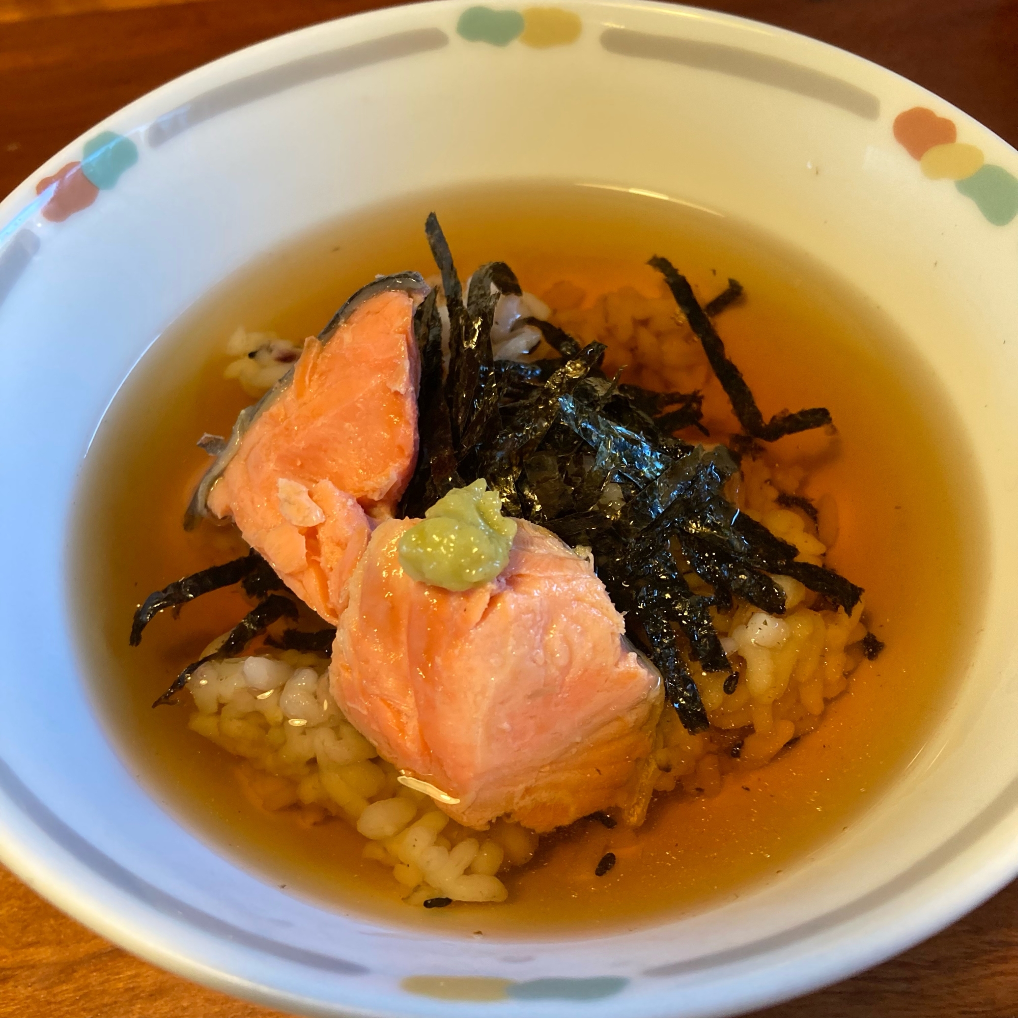 残った焼き鮭で《鮭の出汁茶漬け》