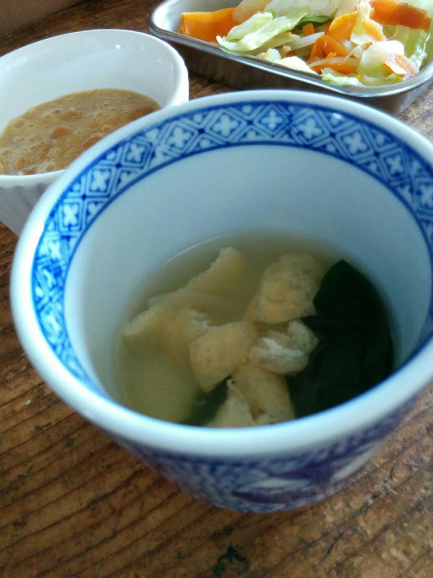 玉ねぎと小松菜と油揚げのスープ