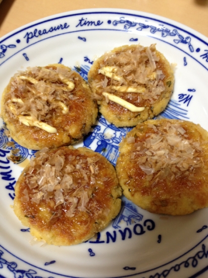 豆腐とは思えない、初めて味わうお好み焼きでした！マヨありとなしとしてみましたが、ありの方がよりお好み焼きらしいですね★美味しかったです、ご馳走様でした(^^)