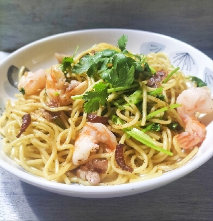 パクチー香るエスニック風塩焼きそば