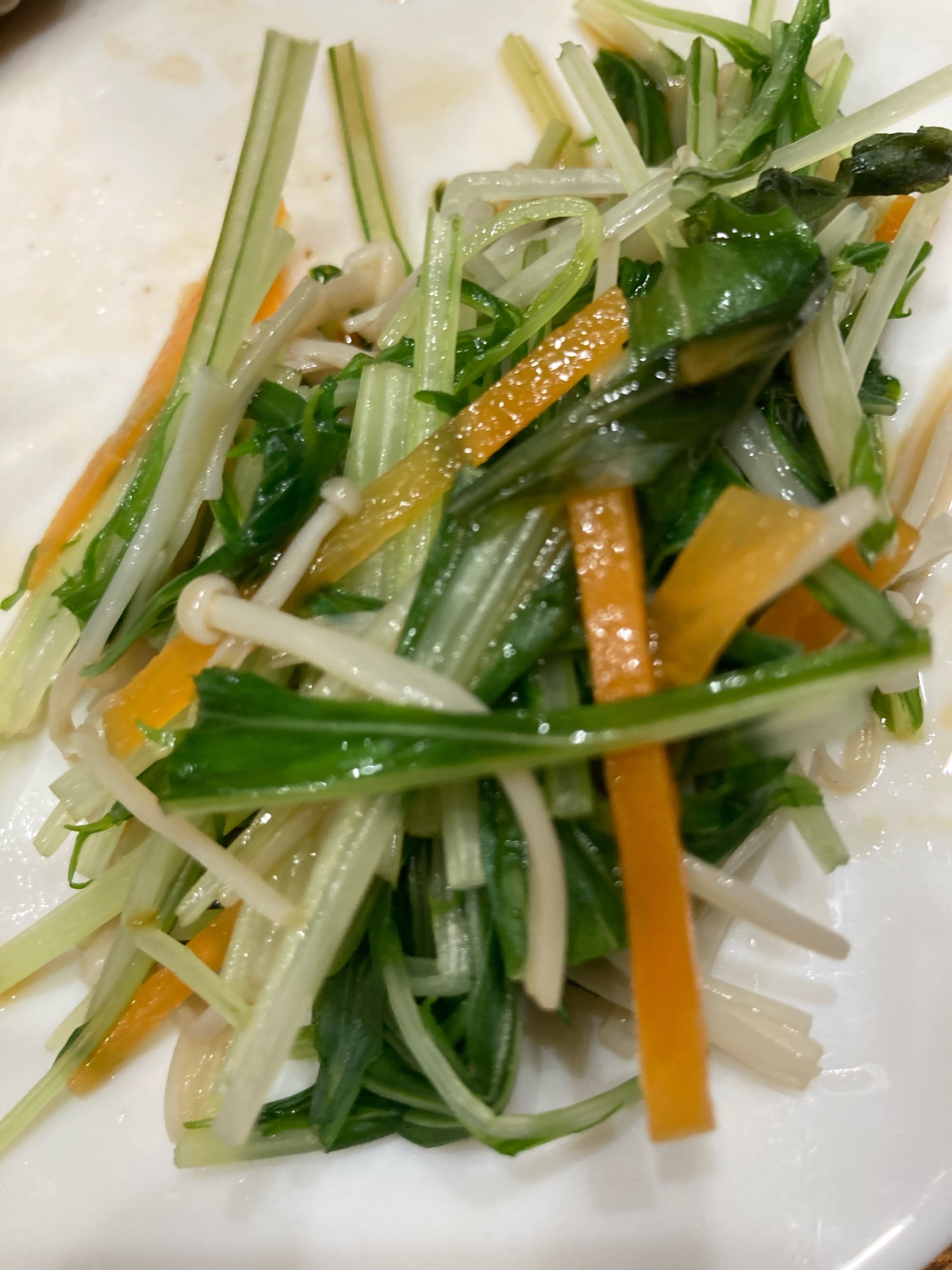 水菜とにんじんとえのきの炒め物