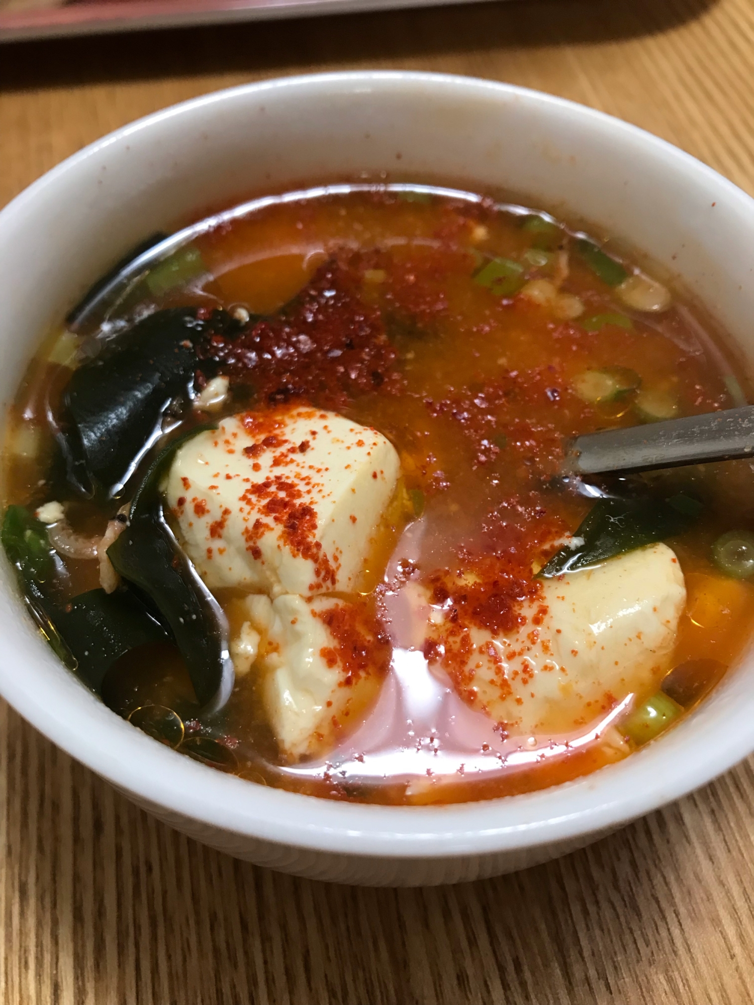 韓国風　豆腐とワカメの辛いスープ