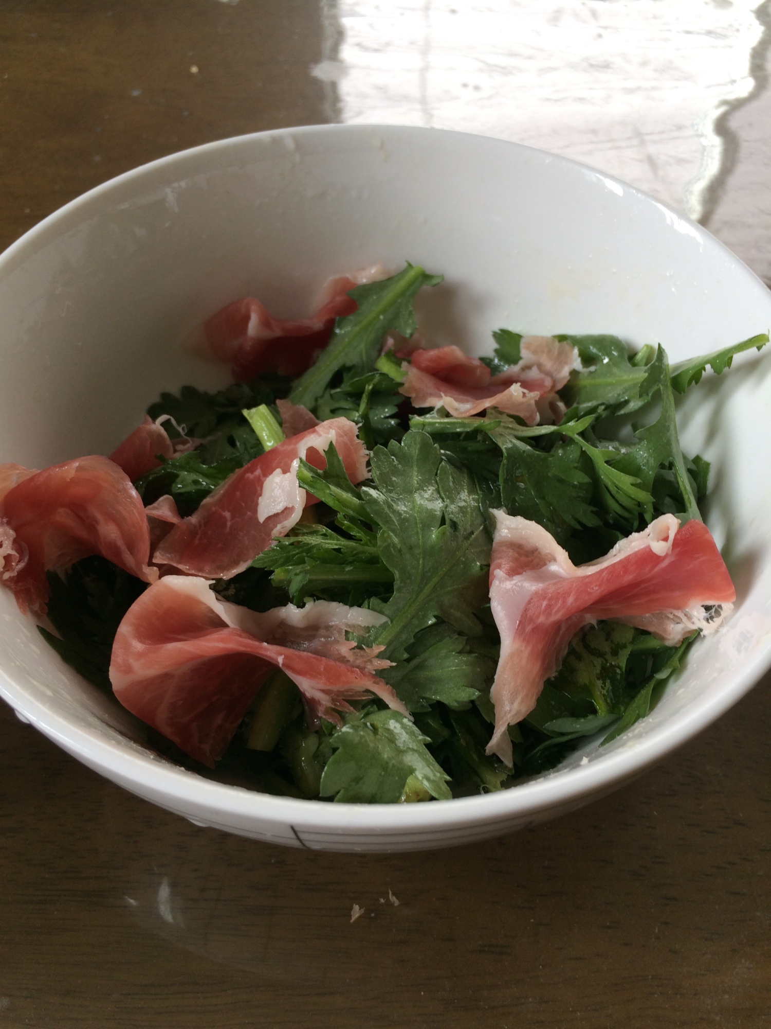 春菊好きに 春菊と生ハムのやみつきサラダ レシピ 作り方 By けあはと 楽天レシピ