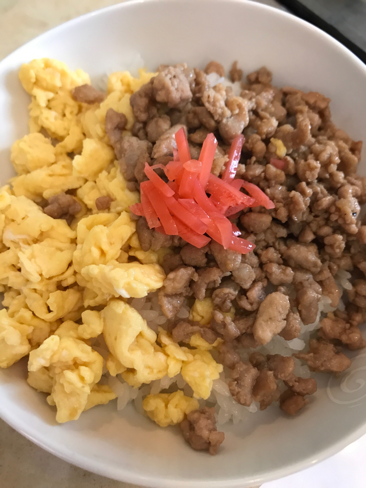 ズボラな私の土曜日ランチ 簡単そぼろ丼 レシピ 作り方 By Keih 楽天レシピ ズボラな私の土曜日ランチ 簡単そぼろ丼 レシピ 作り方 By Keih 楽天レシピ