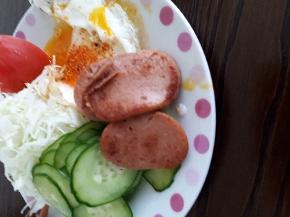 保存食材。ベビーハムのシンプル炒め。