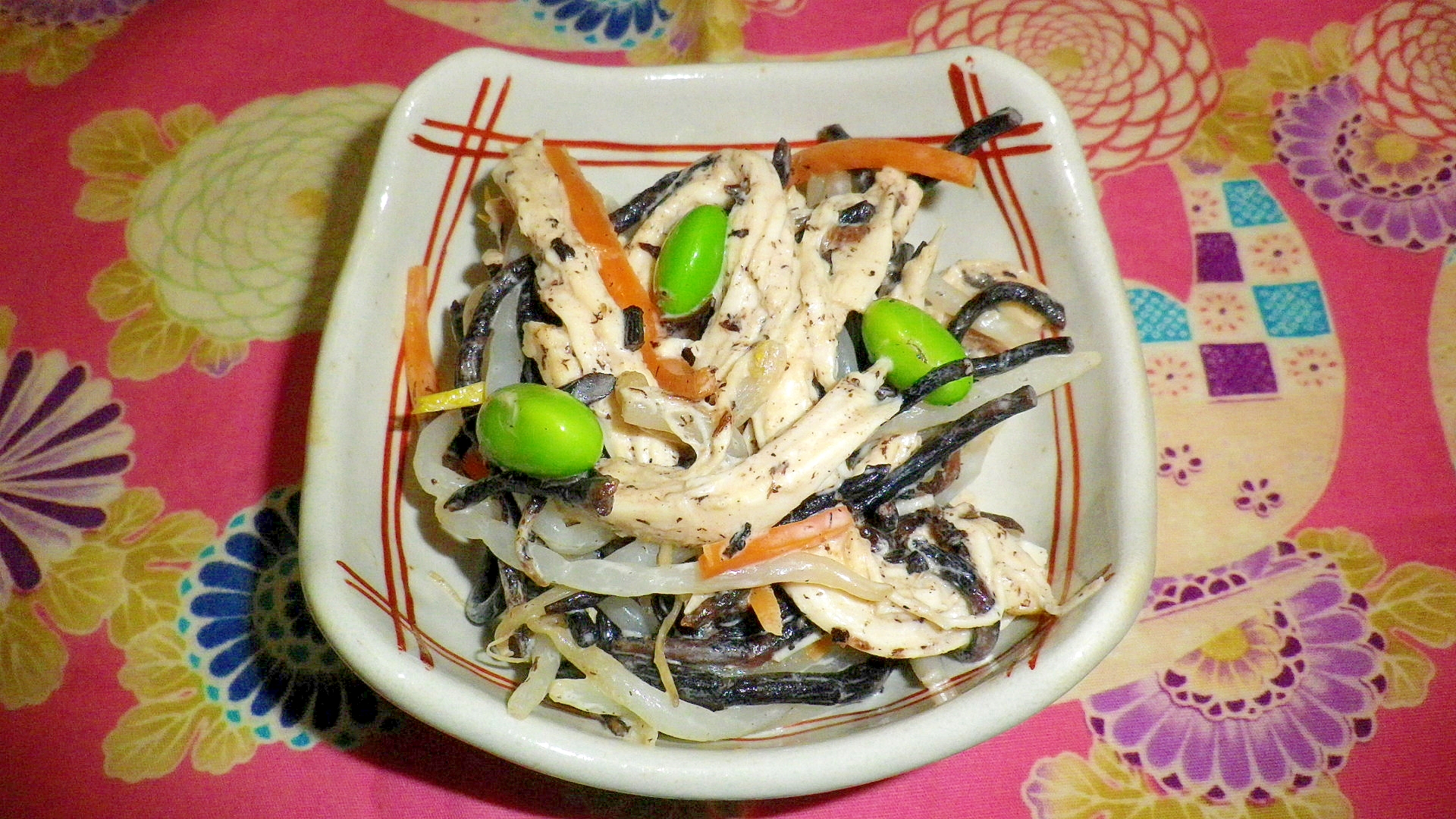 ひじきと鶏むね肉のサラダ