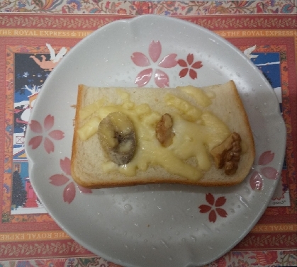 バナナあんくるみ♪チーズトースト•.¸¸¸.☆