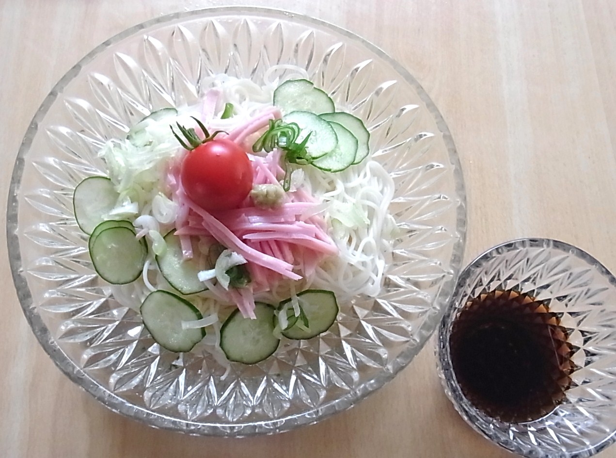 ハムのせぶっかけそうめん