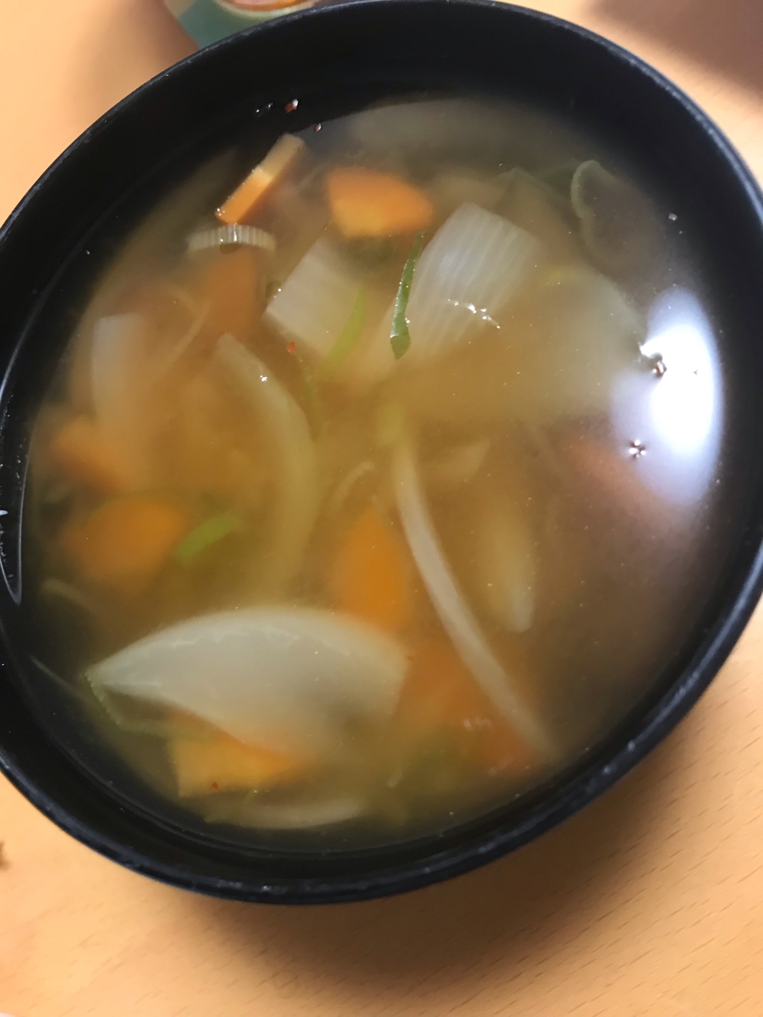 玉ねぎとにんじんの豆板醤スープ