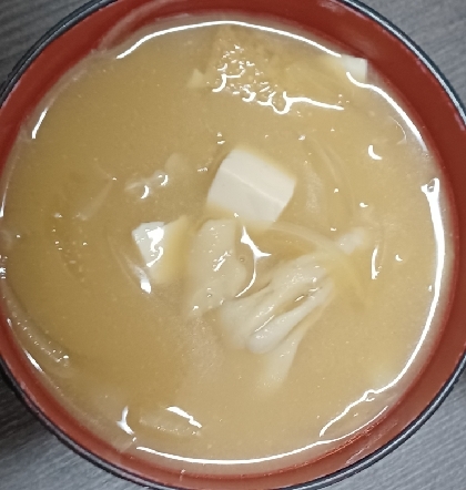 豆腐キャベツ舞茸の味噌汁