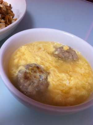肉団子と卵の中華スープ